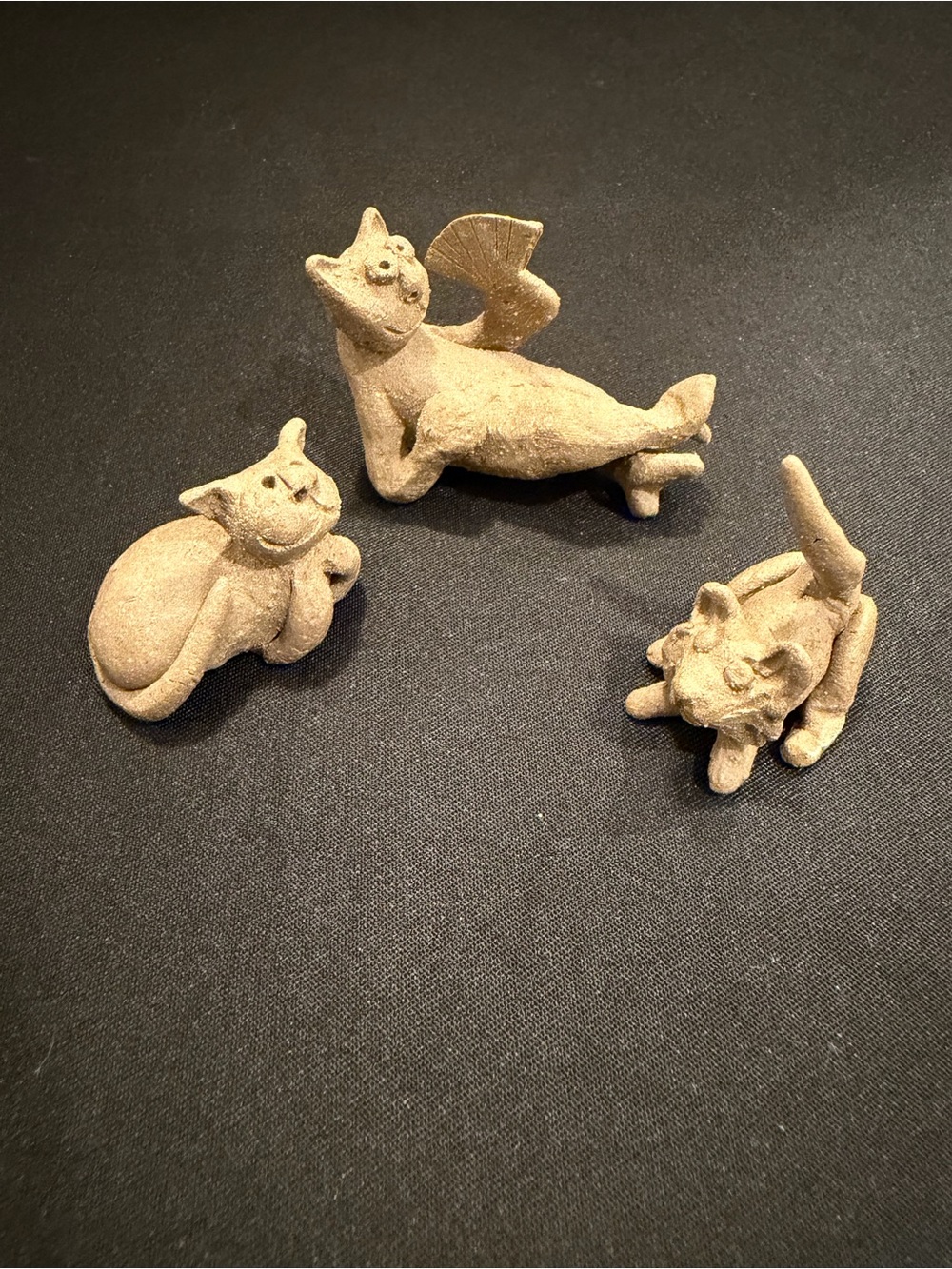 These vintage kitties need a home!